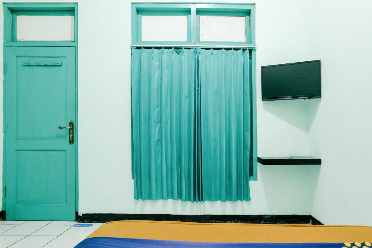Hotel Taman Indah Madiun Eksteriør bilde