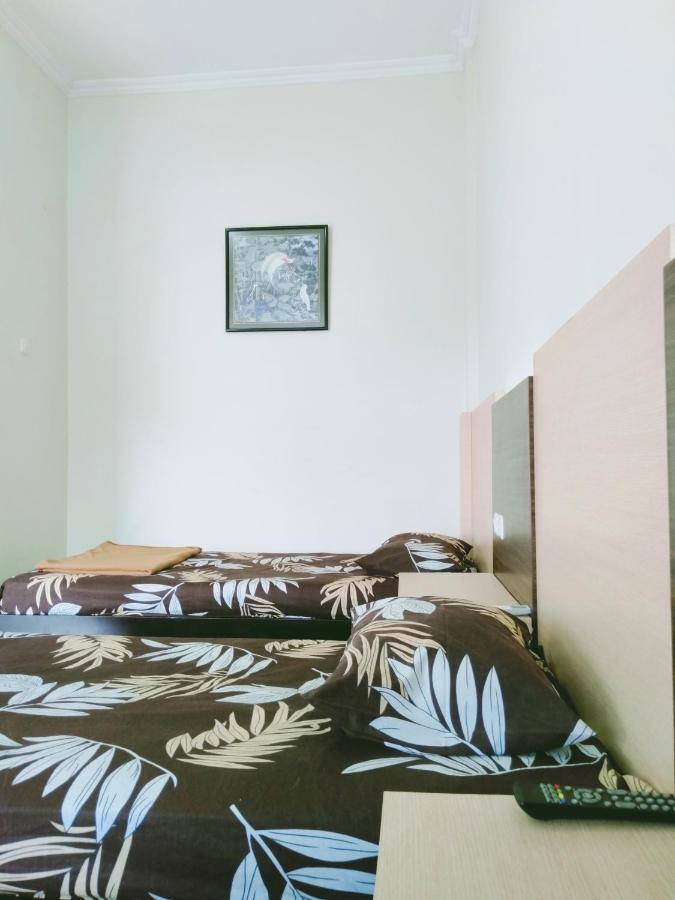 Hotel Taman Indah Madiun Eksteriør bilde