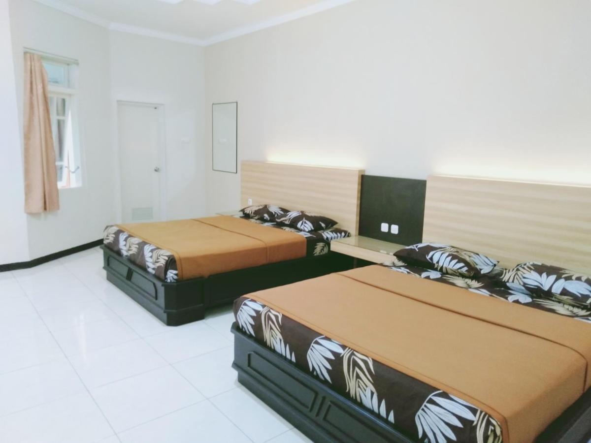 Hotel Taman Indah Madiun Eksteriør bilde