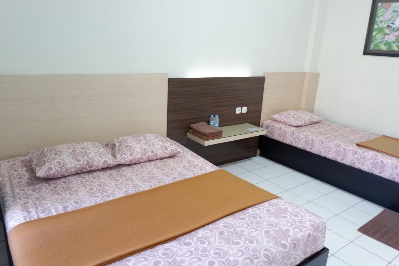 Hotel Taman Indah Madiun Eksteriør bilde